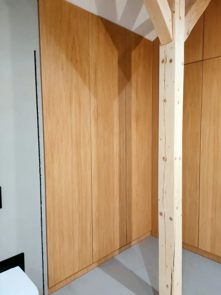 Fornir dębowy. Garderoba na wymiar. Szafa na wymiar.
