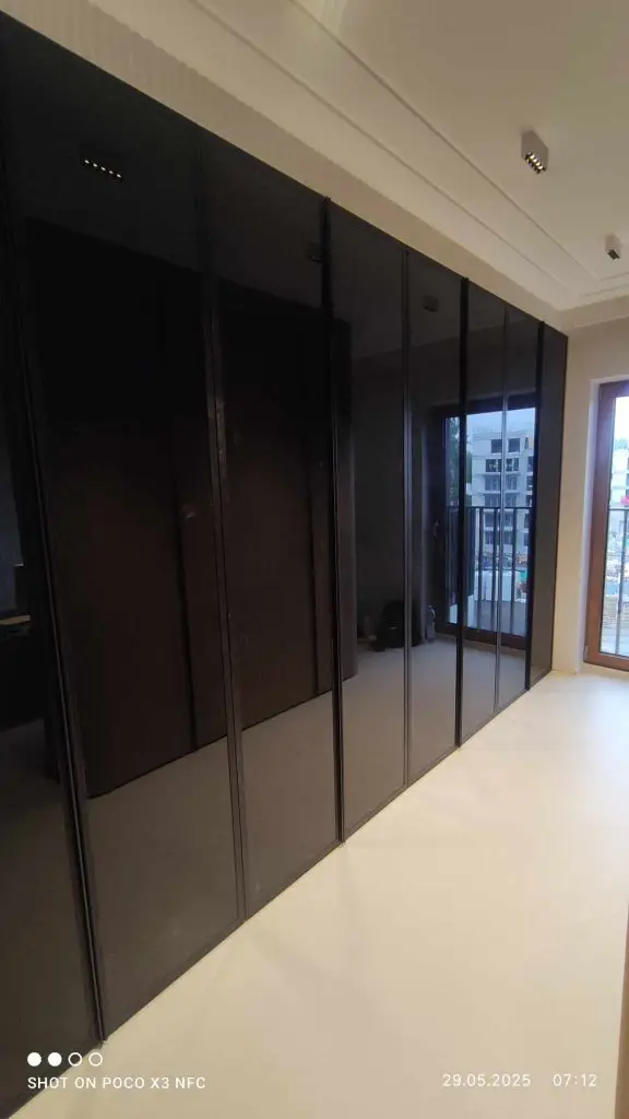 Mieszkanie premium witryny i szafy zaokrąglone