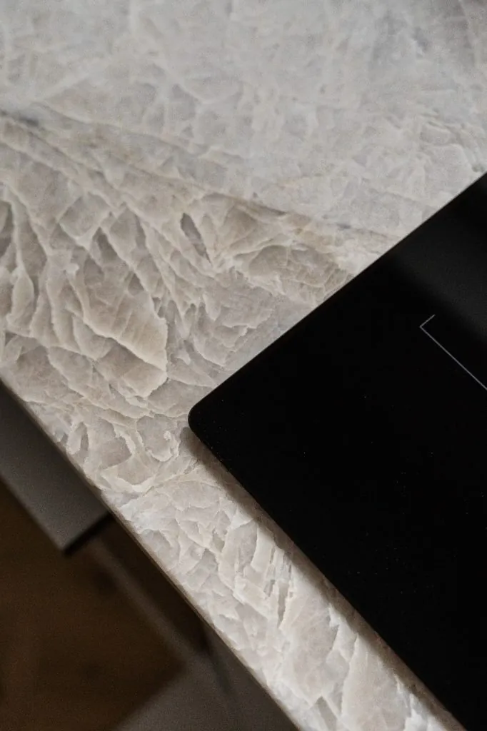 kuchnia-z-blatem-z-kwarcytu-taj-mahal — 2