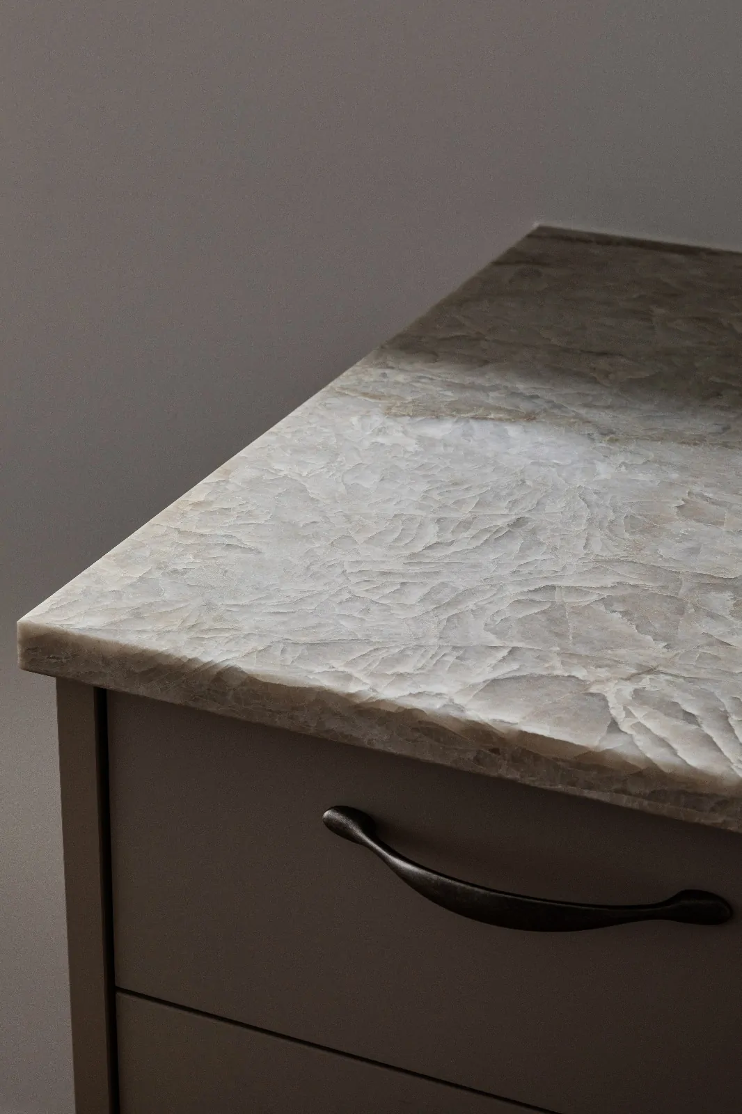 kuchnia-z-blatem-z-kwarcytu-taj-mahal — 1